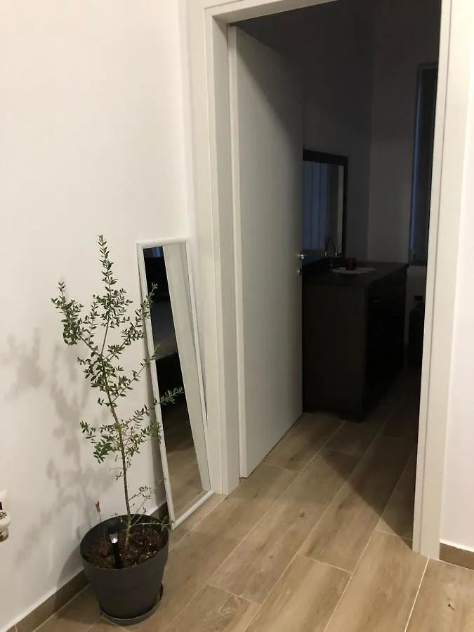 Ornela Apartments دراس